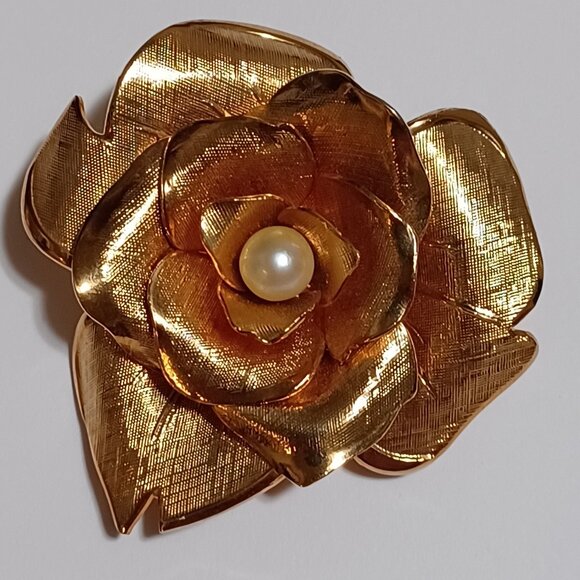 Vintage Gold Tone Faux Pearl Rose Flower Brooch Pin - Picture 5 of 5
